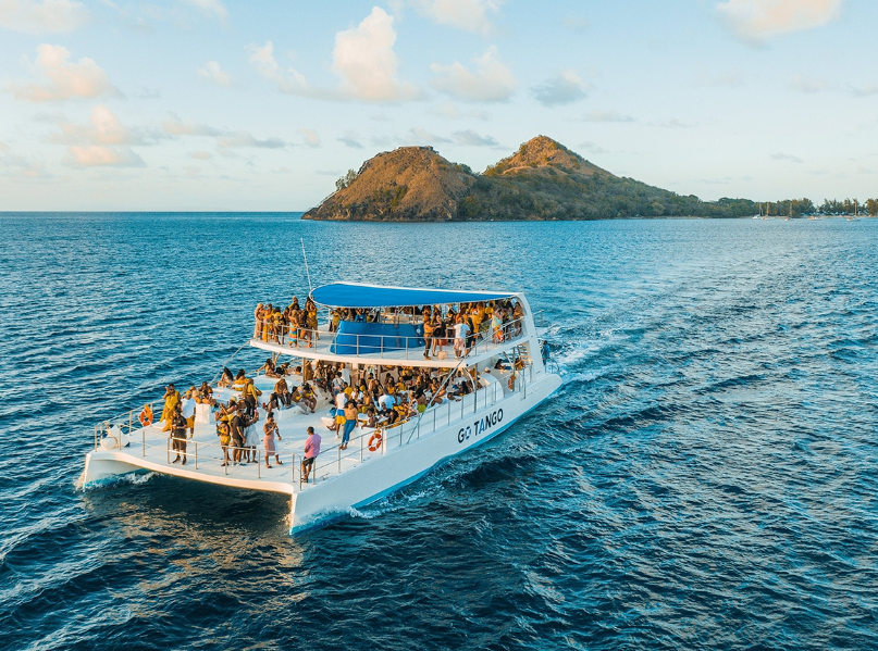 How To Plan The Perfect Christmas Boat Party